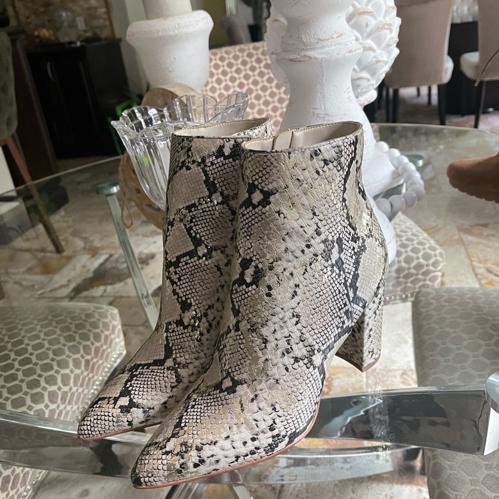 Aldo Snakeskin booties …Size 9